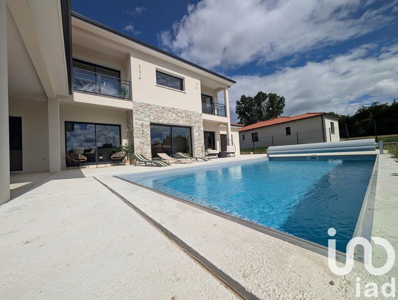 Maison - 237 m² - 8 pièces