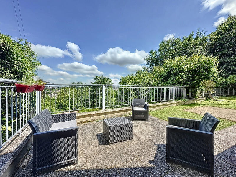 Maison - 225 m² - 8 pièces