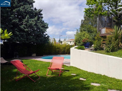Maison - 256 m² - 9 pièces