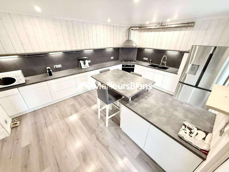 Villa - 200 m² - 7 pièces