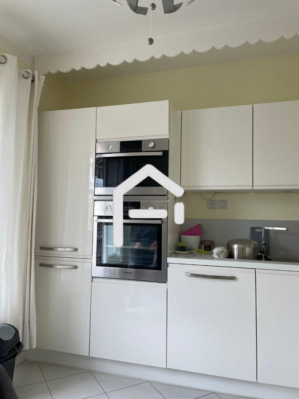 Maison de ville - 220 m² - 9 pièces