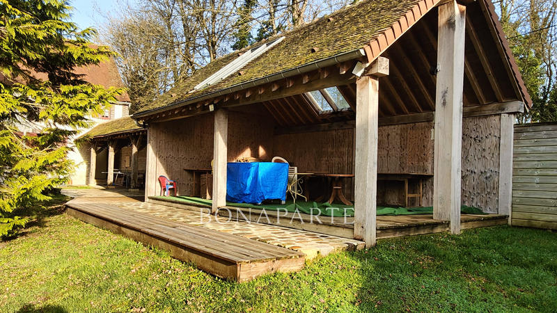 Maison - 1 140 m² - 35 pièces