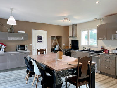 Maison - 93 m² - 5 pièces