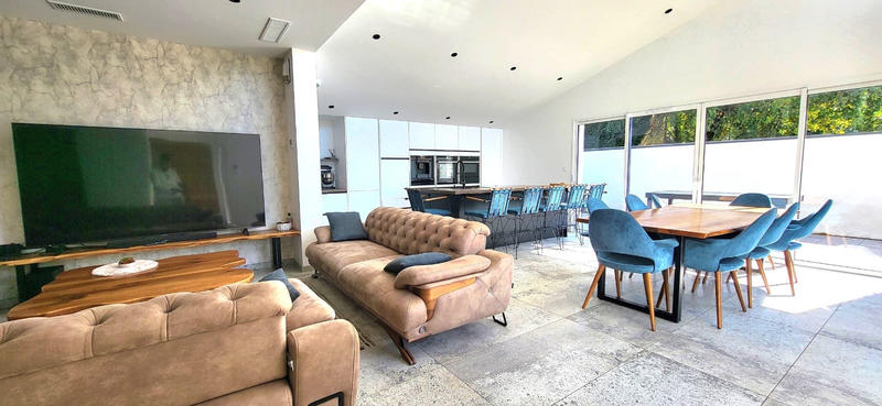 Maison - 165 m² - 6 pièces