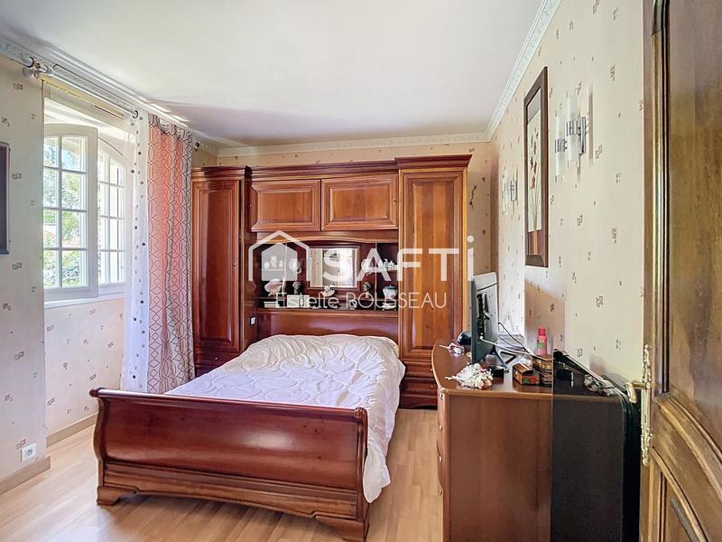 Maison - 221 m² - 7 pièces