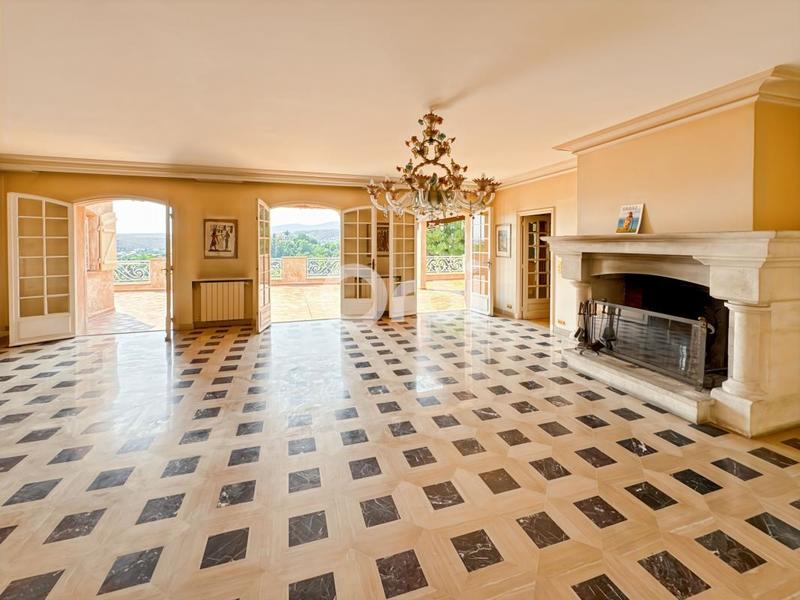 Villa - 375 m² - 6 pièces