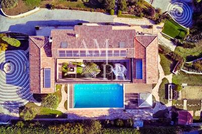 Villa - 389 m² - 10 pièces