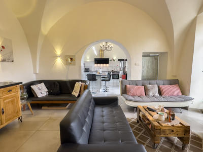 Maison - 366 m² - 23 pièces