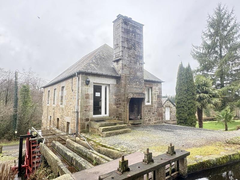 Maison - 245 m² - 40 pièces