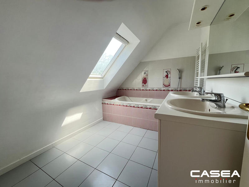 Maison traditionnelle - 120 m² - 6 pièces