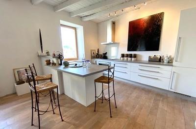 Maison traditionnelle - 300 m² - 8 pièces