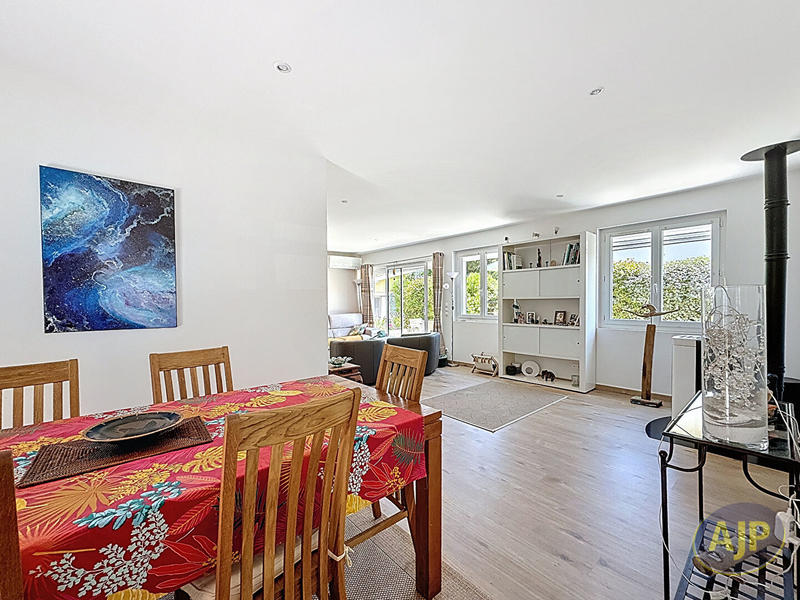 Maison - 104 m² - 4 pièces