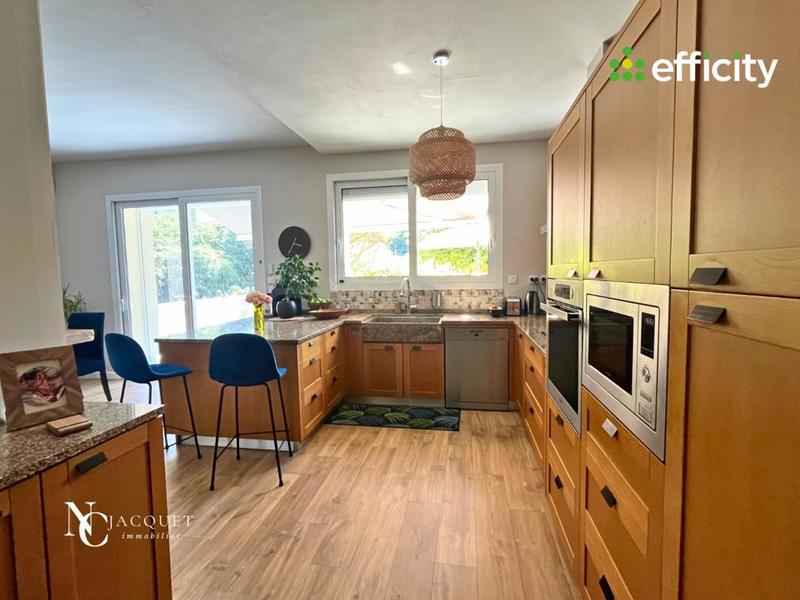 Maison - 275 m² - 7 pièces