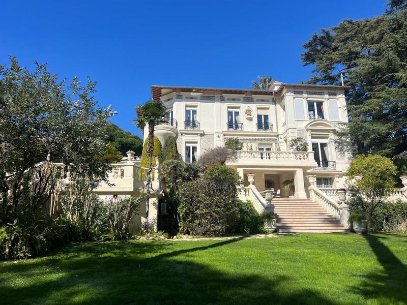 Villa - 500 m² - 10 pièces