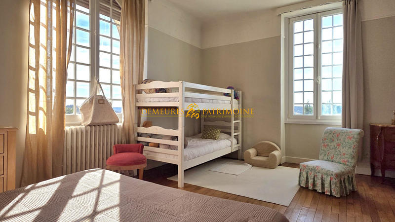 Maison - 202 m² - 6 pièces