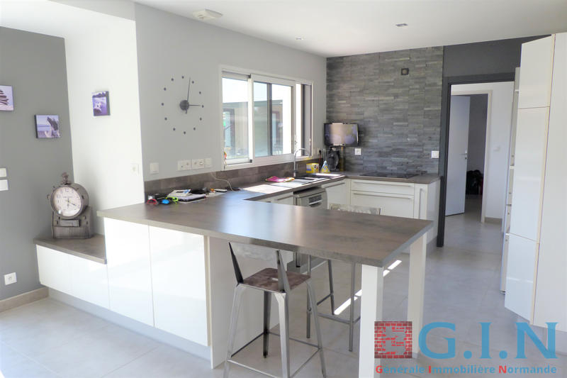 Maison - 201 m² - 9 pièces