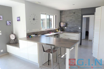 Maison - 201 m² - 9 pièces