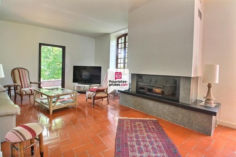 Maison - 220 m² - 8 pièces