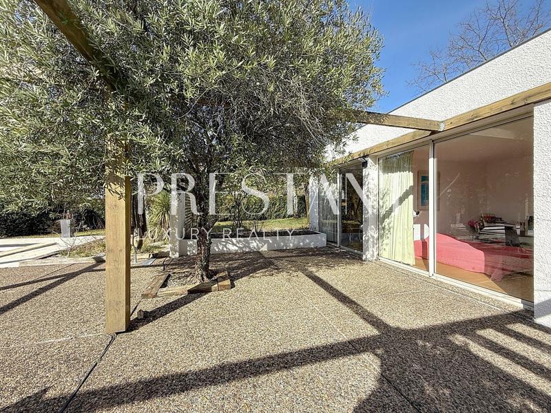 Maison - 209 m² - 6 pièces