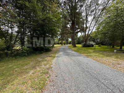 Propriété - 205 m² - 9 pièces