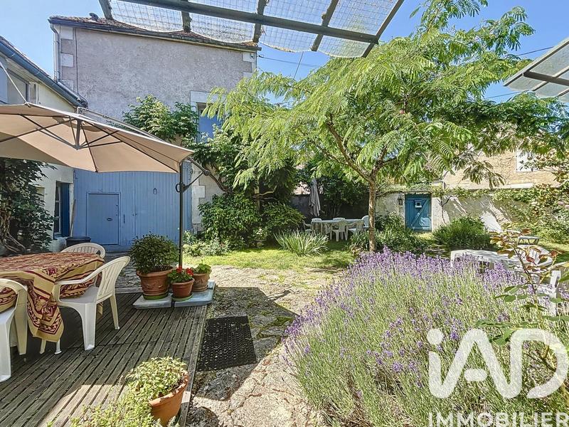 Maison - 218 m² - 9 pièces