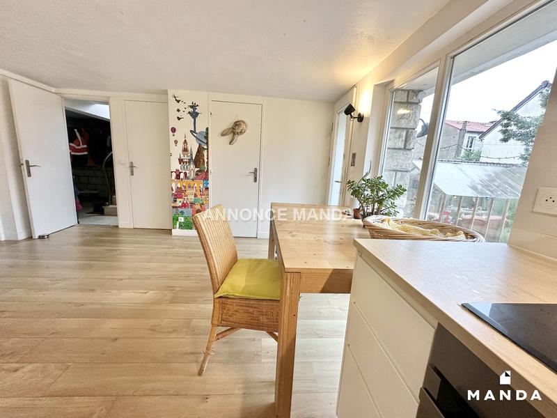 Chambre - 12 m² - 10 pièces