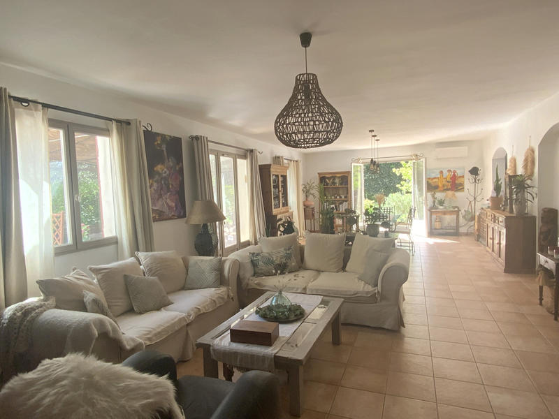 Maison - 275 m² - 10 pièces