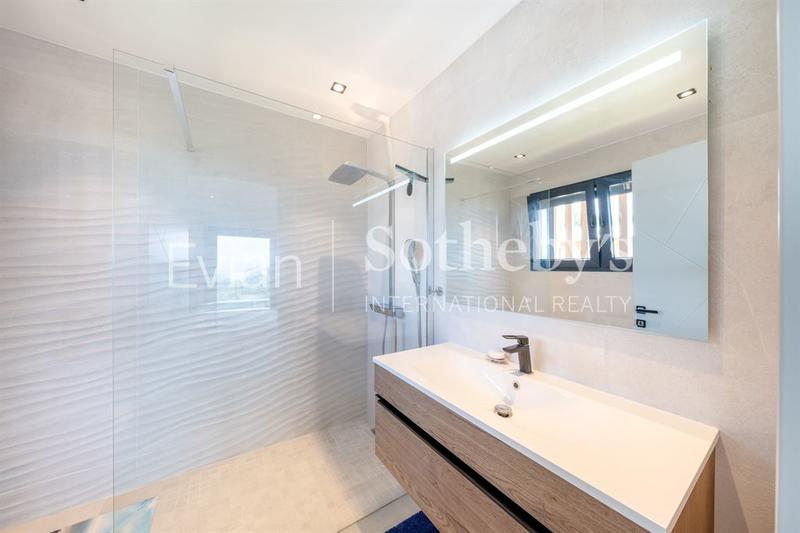 Maison - 270 m² - 7 pièces