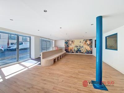 Local d'activités - 319 m²