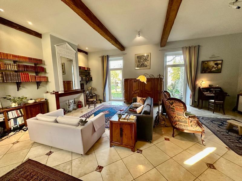 Maison - 354 m² - 12 pièces