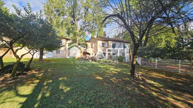 Villa - 260 m² - 6 pièces