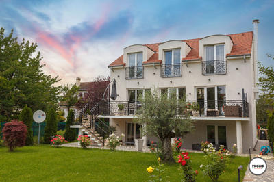 Maison - 190 m² - 8 pièces