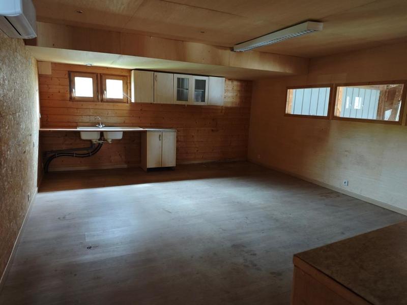 Local d'activité / Entrepôt - 180 m² - 6 pièces