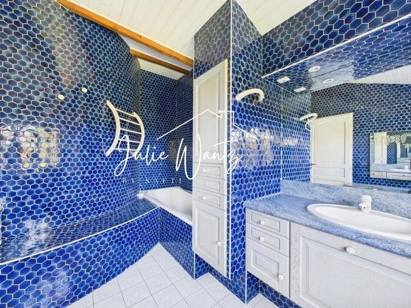 Maison - 400 m² - 8 pièces