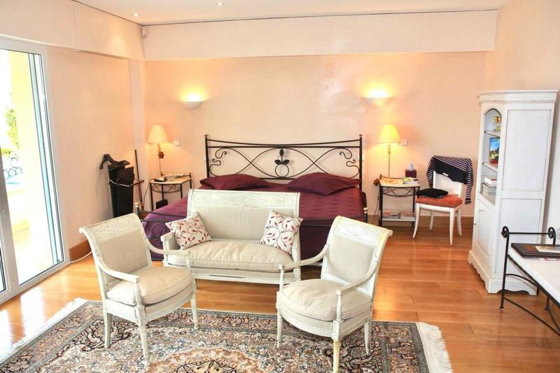 Maison - 750 m² - 15 pièces