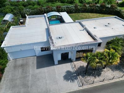 Maison - 192 m² - 10 pièces