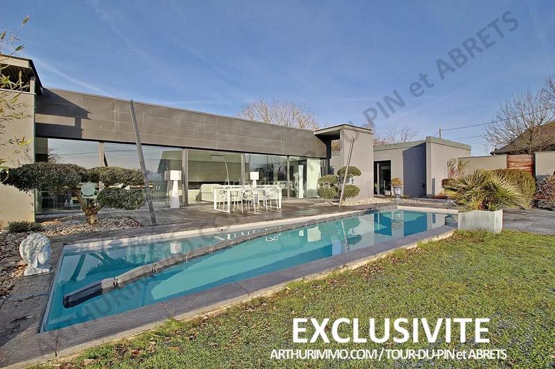 Maison - 222 m² - 6 pièces