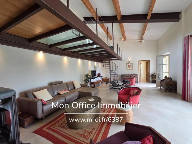 Propriété - 340 m² - 7 pièces
