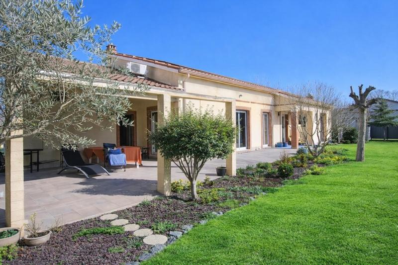 Maison - 250 m² - 8 pièces