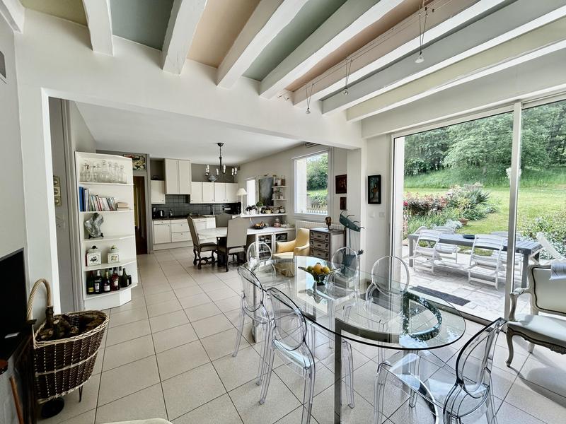 Propriété - 240 m² - 10 pièces