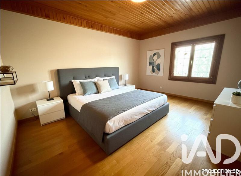 Maison - 227 m² - 9 pièces