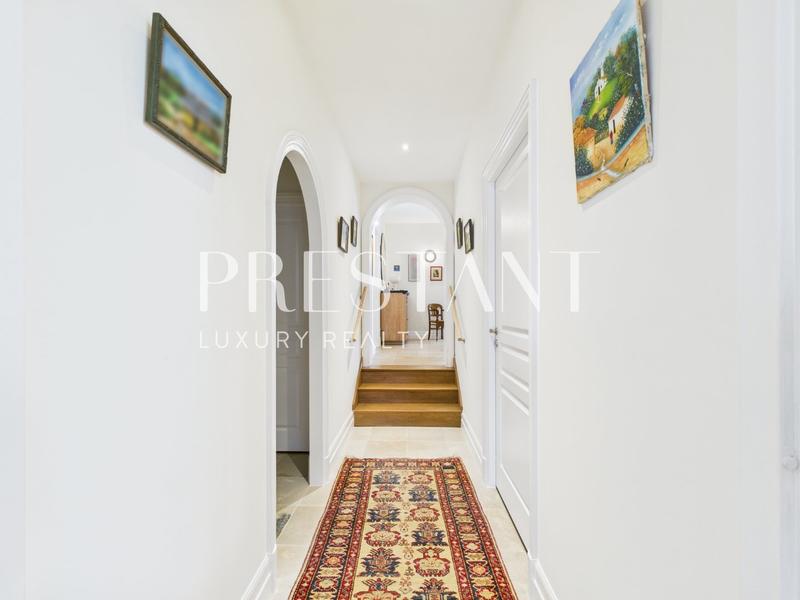 Maison - 282 m² - 10 pièces