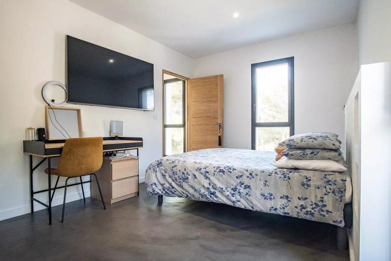 Maison - 220 m² - 5 pièces