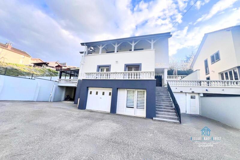 Maison traditionnelle - 160 m² - 7 pièces