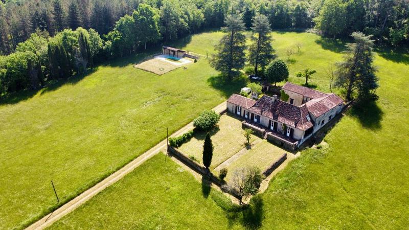 Maison - 286 m² - 9 pièces