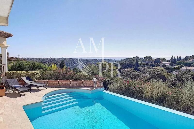 Maison - 250 m² - 6 pièces