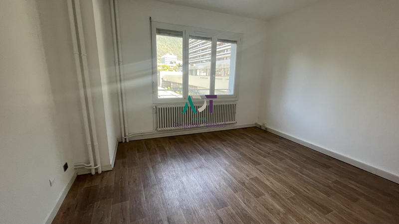 Appartement - 217 m² - 9 pièces