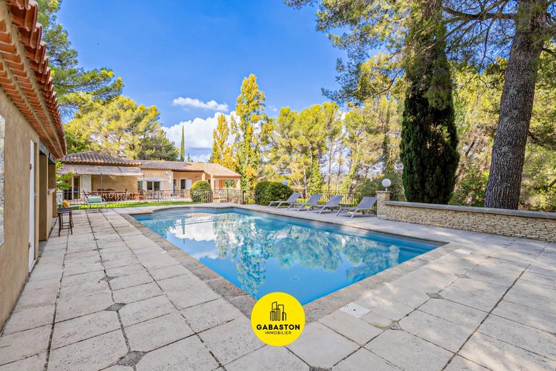 Propriété - 252 m² - 7 pièces