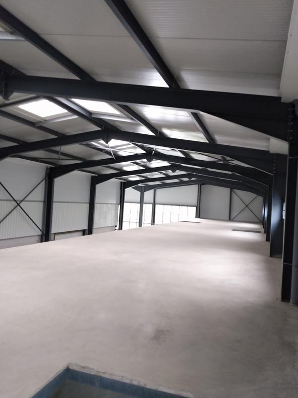 Local d'activité / Entrepôt - 592 m² - 2 pièces