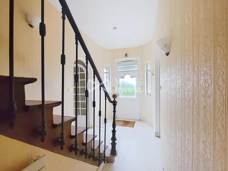 Maison - 217 m² - 8 pièces